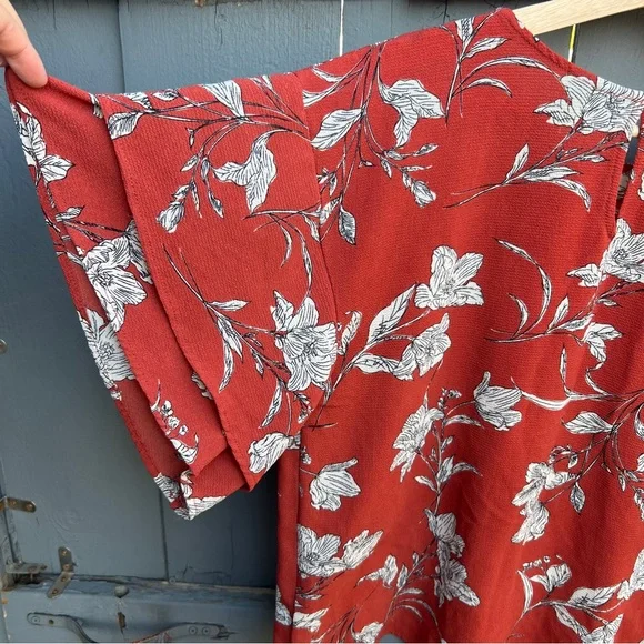 Bobeau Boxy Short Sleeve Blouse - Picture 4 of 5